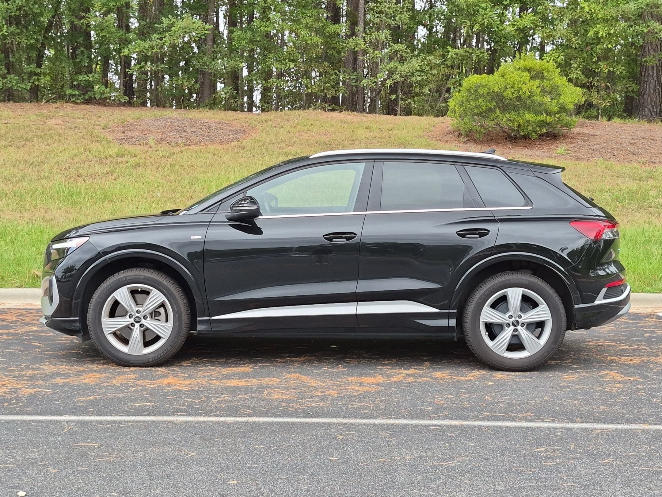 Used 2024 Audi Q4 e-tron Premium AWD/4WD image 2