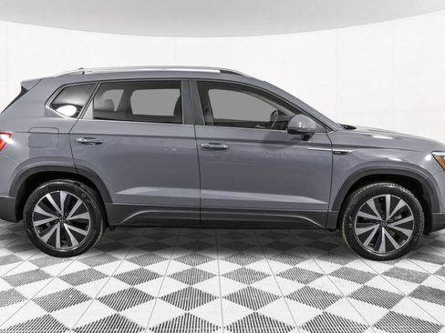 Used 2023 Volkswagen Taos SE w/ Panoramic Sunroof Package AWD/4WD image 16