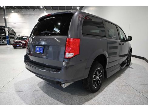 Used 2019 Dodge Grand Caravan SXT w/ Blacktop Package FWD image 6
