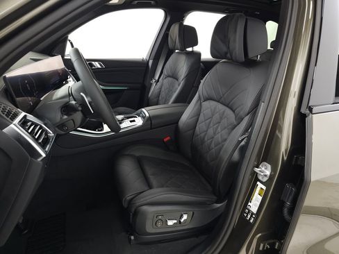 Used 2026 BMW X5 xDrive40i w/ M Sport Package AWD/4WD image 11