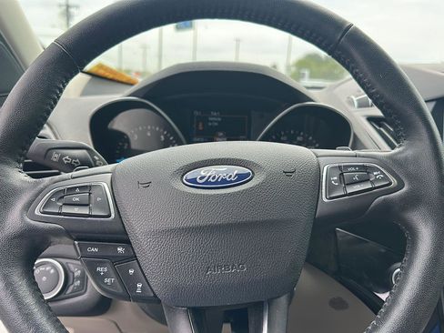 Used 2018 Ford Escape Titanium w/ Ford Safe & Smart Package image 16