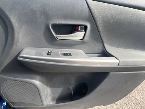 Used 2014 Toyota Prius V Three FWD image 31
