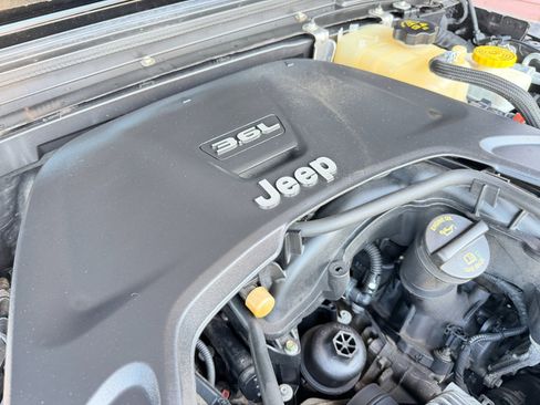 Used 2019 Jeep Wrangler Unlimited Sport S image 77