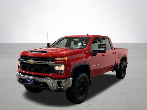 Used 2024 Chevrolet Silverado 2500 LT w/ Convenience Package image 2