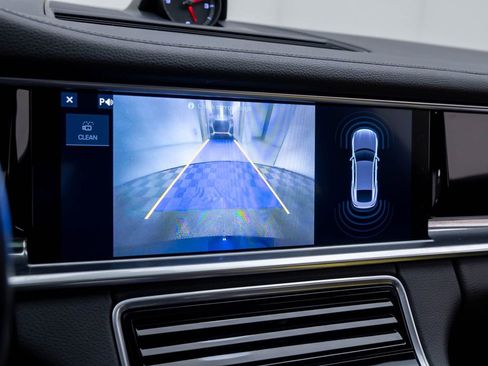 Used 2020 Porsche Panamera 4 image 24