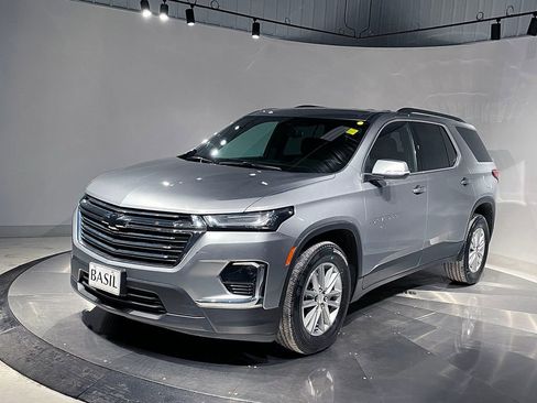 Used 2023 Chevrolet Traverse LT image 8