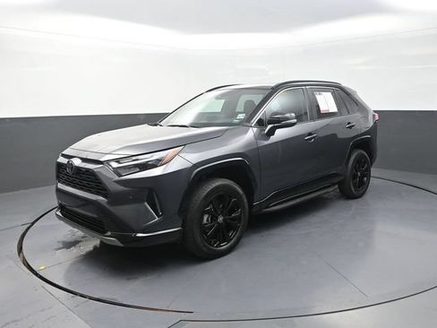 Used 2025 Toyota RAV4 XSE w/ Weather Package AWD/4WD image 3