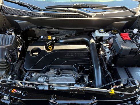 Used 2025 Chevrolet Equinox LT image 32