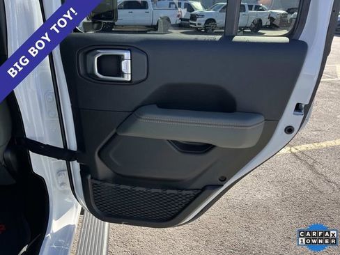 Used 2025 Jeep Gladiator Mojave image 19