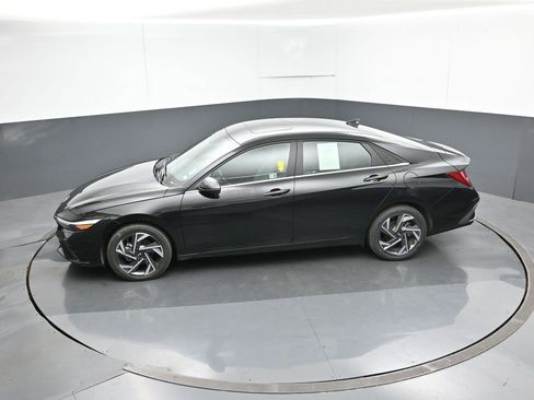 Used 2025 Hyundai Elantra Limited image 47