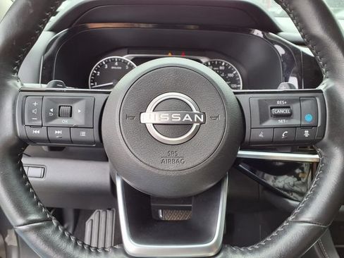 Used 2024 Nissan Pathfinder SL FWD image 9