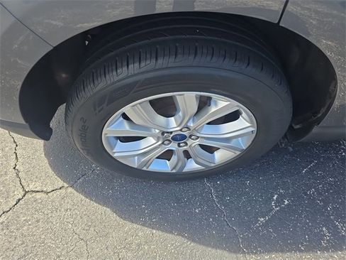 Used 2022 Ford Edge Titanium image 8