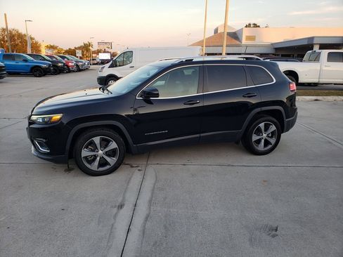 Used 2019 Jeep Cherokee Limited image 2