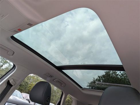 New 2026 Volkswagen Taos SE image 20