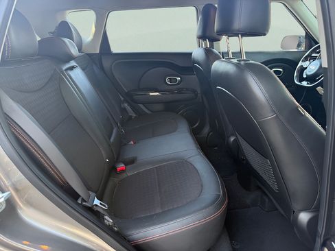 Used 2018 Kia Soul ! w/ Tech Package FWD image 12