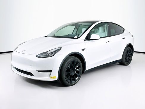 Used 2022 Tesla Model Y Long Range AWD/4WD image 3