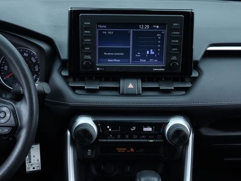 Used 2021 Toyota RAV4 LE image 6