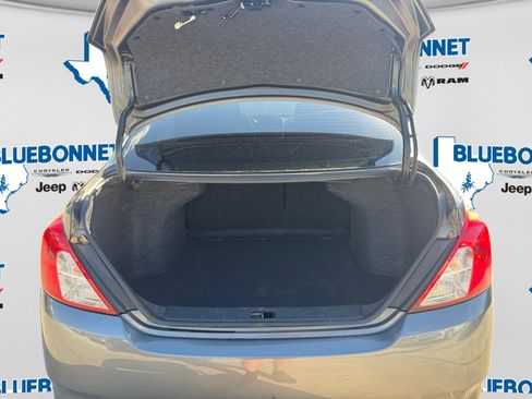 Used 2016 Nissan Versa SV FWD image 21
