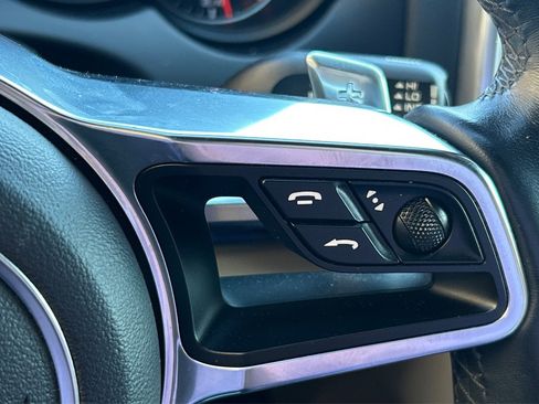 Used 2016 Porsche Cayenne image 31