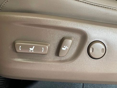 Used 2020 Lexus GX 460 Premium w/ Premium Package image 11