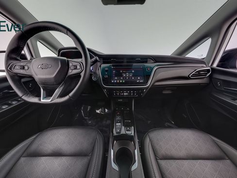 Used 2023 Chevrolet Bolt LT w/ Infotainment Package FWD image 26