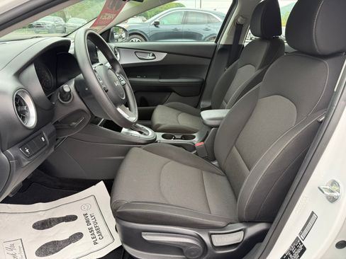 Used 2022 Kia Forte LXS FWD image 11
