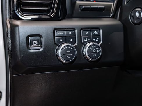 Used 2025 GMC Sierra 1500 AT4 w/ AT4 Premium Package image 20