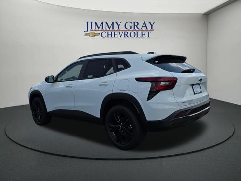 New 2026 Chevrolet Trax ACTIV FWD image 3