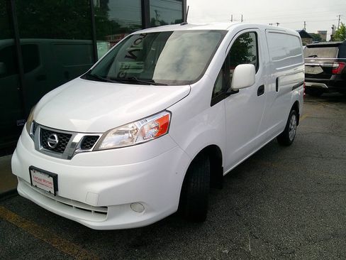 Used 2019 Nissan NV200 SV w/ Navigation Package FWD image 2