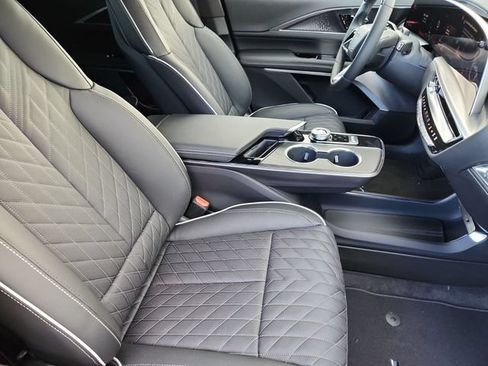 New 2026 Cadillac Lyriq V AWD/4WD image 22