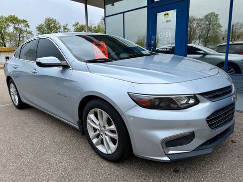 Used 2017 Chevrolet Malibu LT w/ Driver Confidence Package FWD image 4