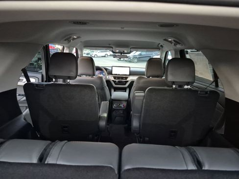 New 2025 Ford Explorer Active w/ Active Comfort Package image 18