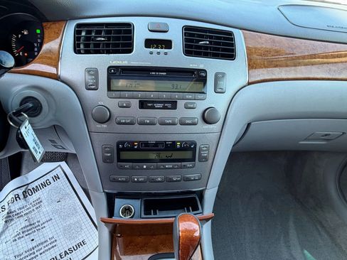 Used 2005 Lexus ES 330 ES 330 Sedan 4D image 12