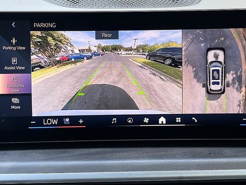 Used 2025 BMW X7 xDrive40i AWD/4WD image 18