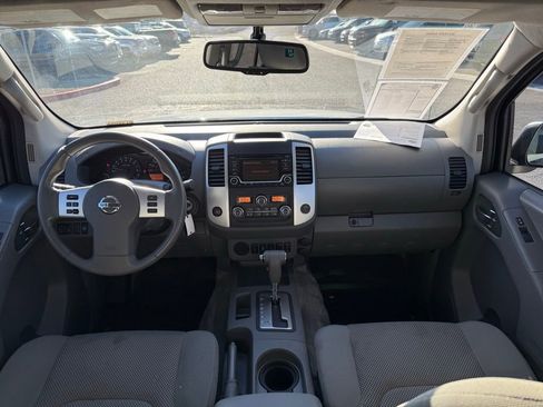 Used 2016 Nissan Frontier SV image 16