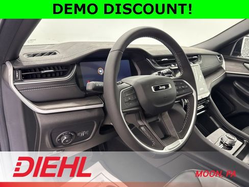 New 2025 Jeep Grand Cherokee Limited w/ Luxury Tech Group II image 22