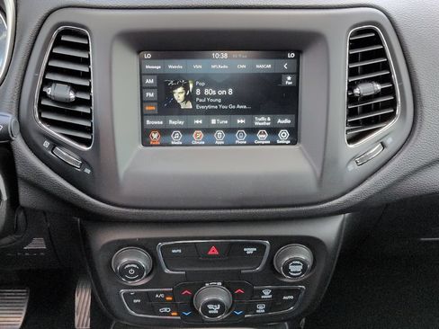 Used 2019 Jeep Compass Latitude FWD image 18