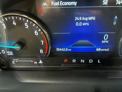 Used 2022 Ford Explorer XLT w/ Equipment Group 202A AWD/4WD image 34