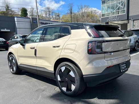 New 2026 Volvo EX30 Plus w/ Protection Package Premier image 4