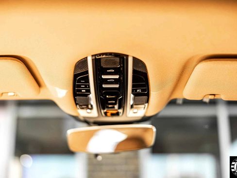 Used 2018 Porsche Panamera 4 image 44