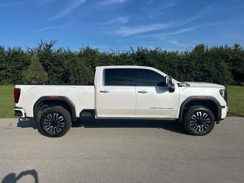 Used 2025 GMC Sierra 3500 Denali Ultimate AWD/4WD image 16