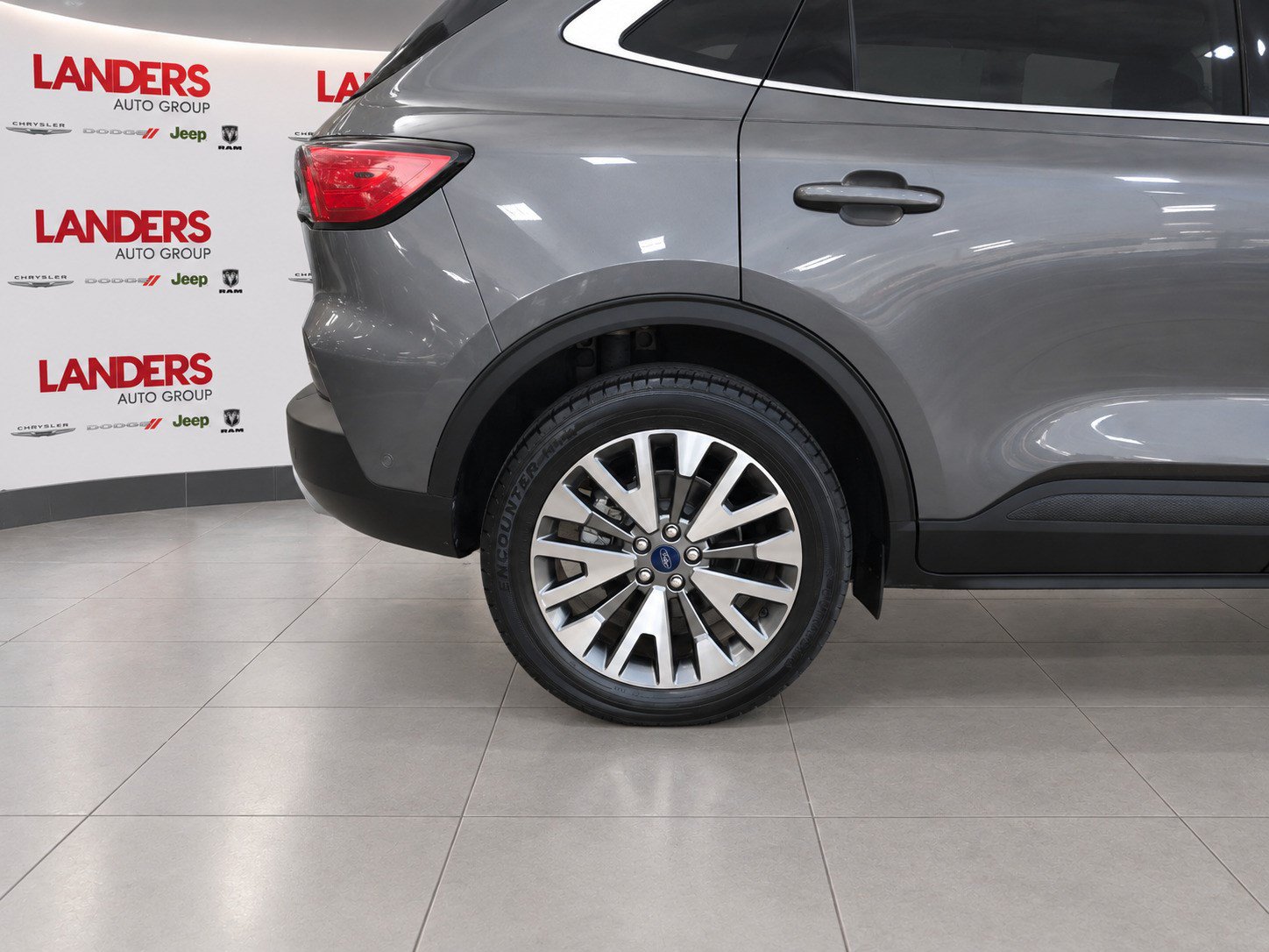 Used 2021 Ford Escape Titanium AWD/4WD image 9