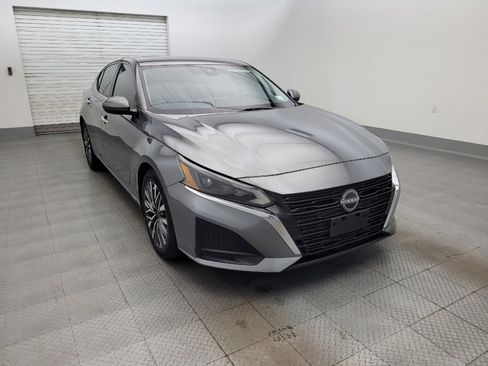 Used 2023 Nissan Altima 2.5 SV w/ SV Premium Package FWD image 13