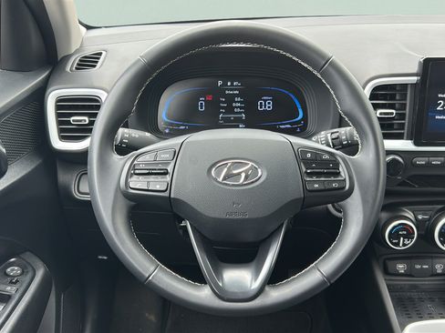 Used 2023 Hyundai Venue Limited FWD image 18