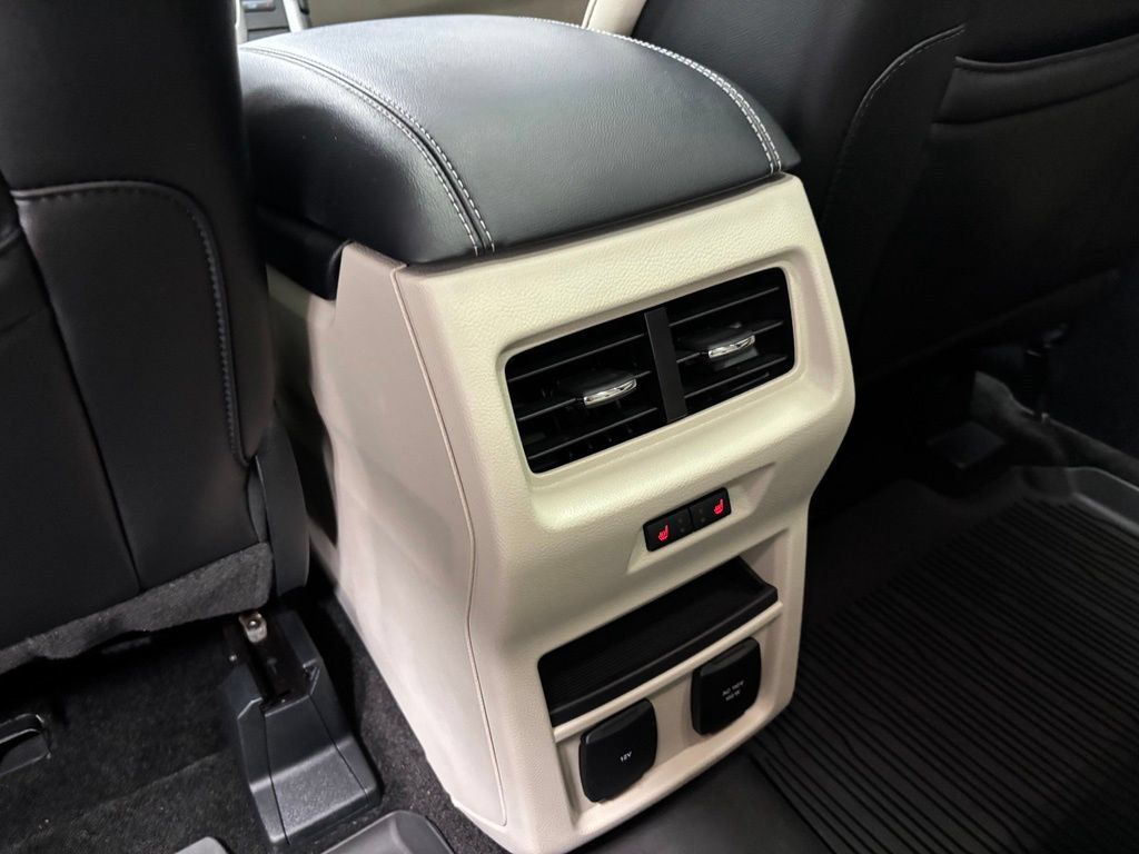 Used 2018 Ford Edge Titanium w/ Equipment Group 301A AWD/4WD image 47