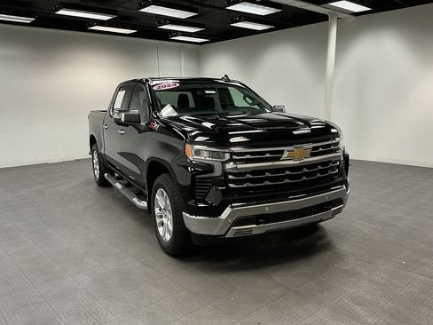 Used 2024 Chevrolet Silverado 1500 LTZ w/ Z71 Off-Road Package AWD/4WD image 7