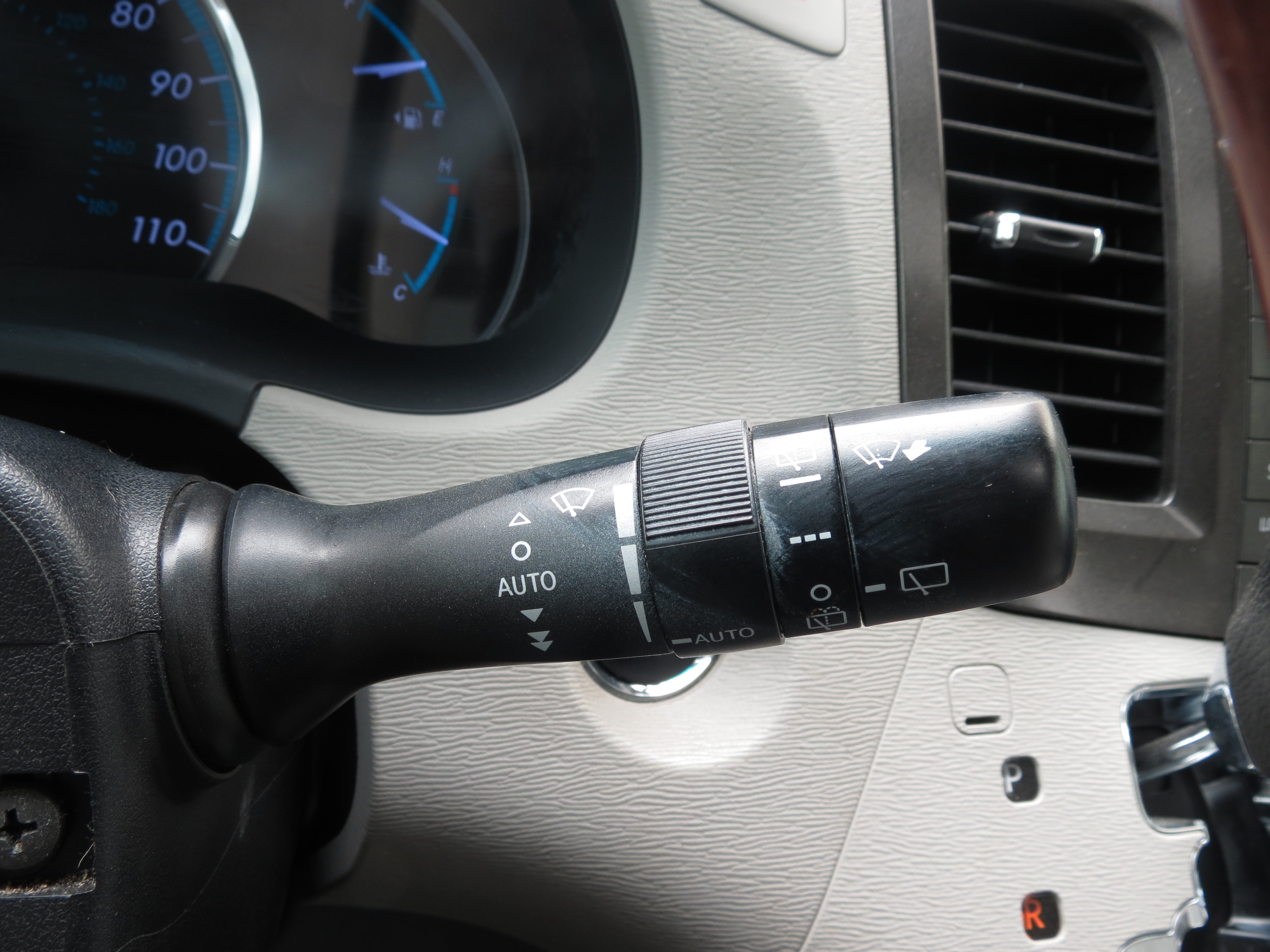 Used 2011 Toyota Sienna Limited w/ Premium Pkg FWD image 17