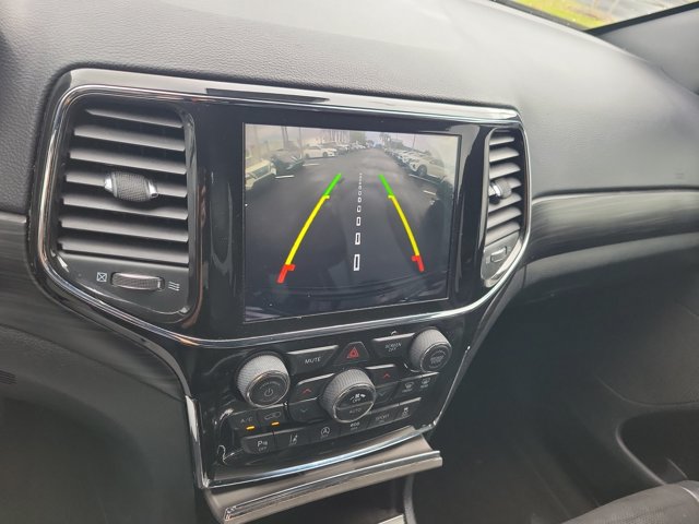 Used 2022 Jeep Grand Cherokee Laredo AWD/4WD image 34