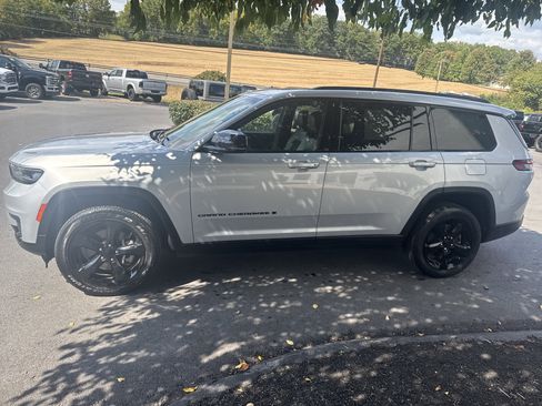 Used 2021 Jeep Grand Cherokee L Laredo image 7