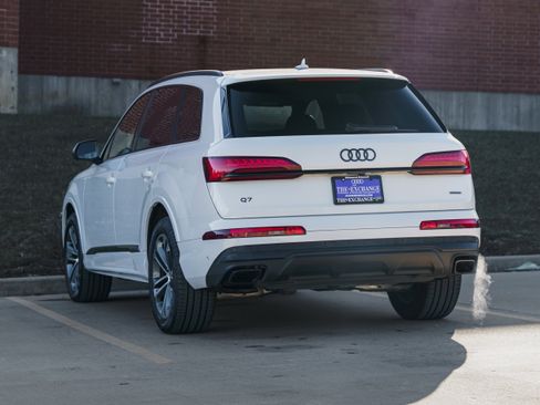 Certified 2025 Audi Q7 2.0T Premium w/ Convenience Plus Package image 5